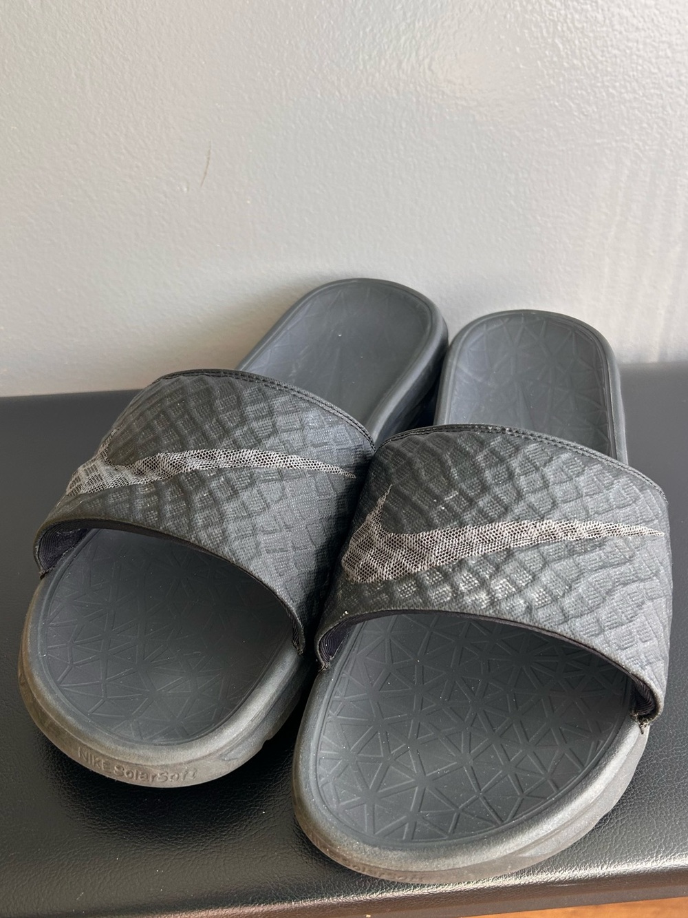 Footwear - Slides Nike - lightly used